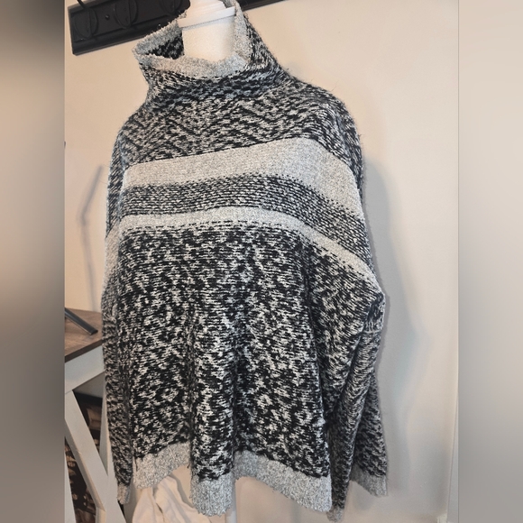 John + Jenn Oversized Mockneck Sweater Women's Size XL - Picture 3 of 11